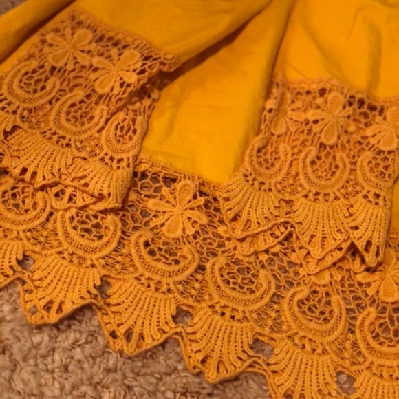 Yellow super cute off the shoulder shirt ! - Picture 2 of 3